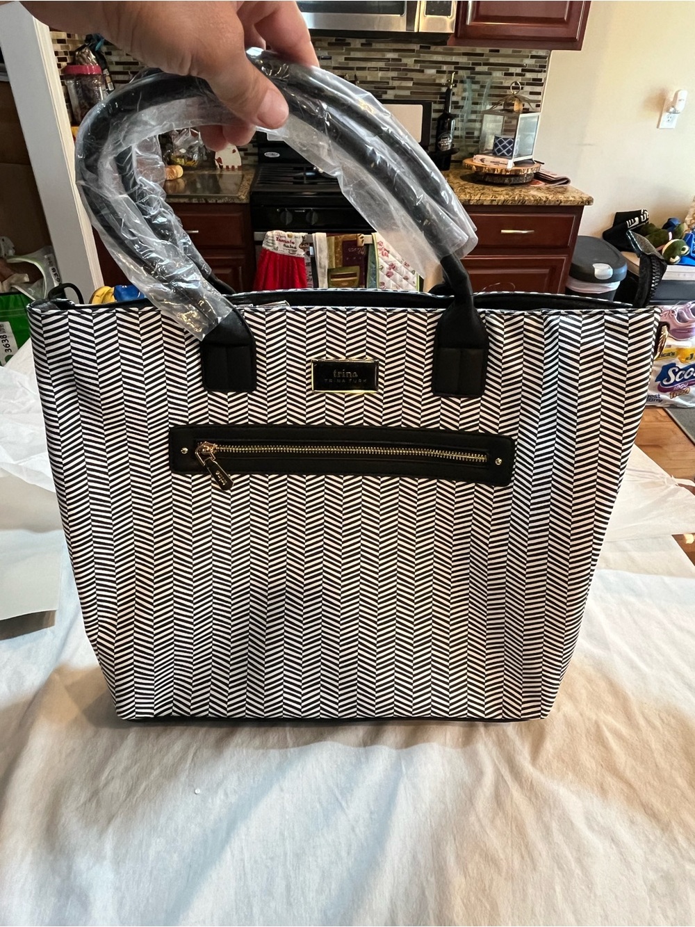Trina Turk Black & White Geometric Tote Bag New With tags see below